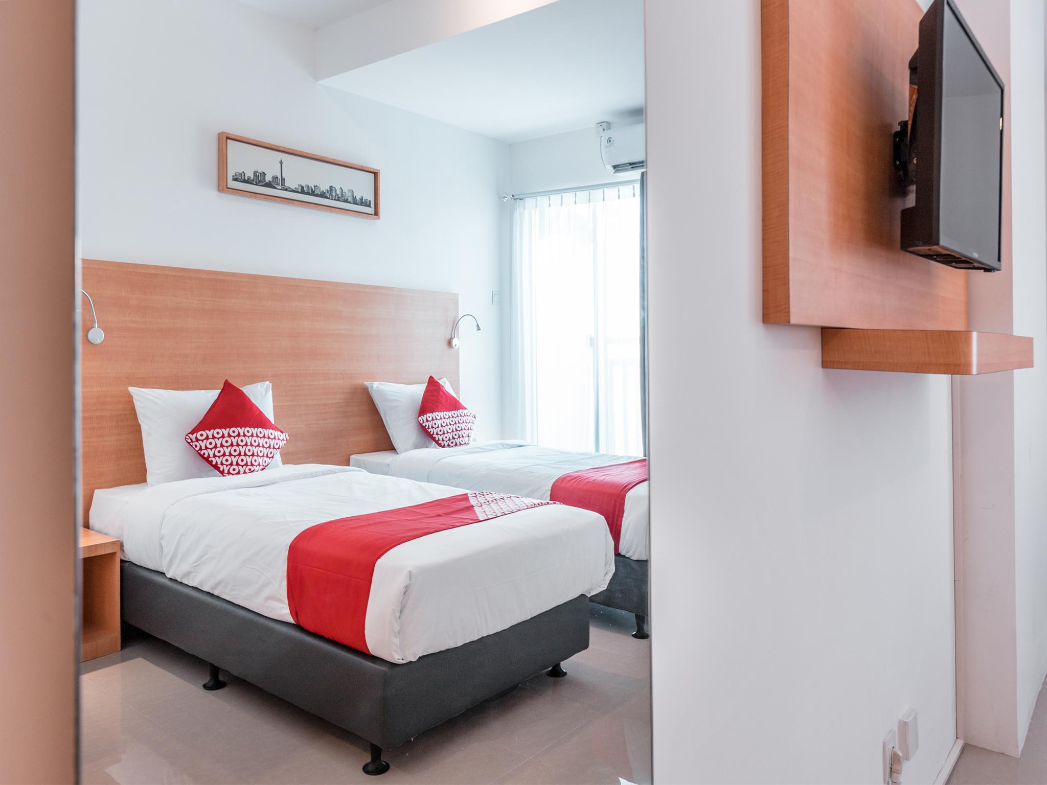 Oyo Flagship 766 Prima Orchard Hotel Bekasi Eksteriør billede